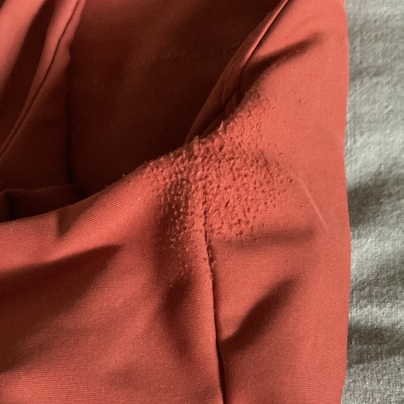 Old Navy Active Crop Top - Picture 3 of 4